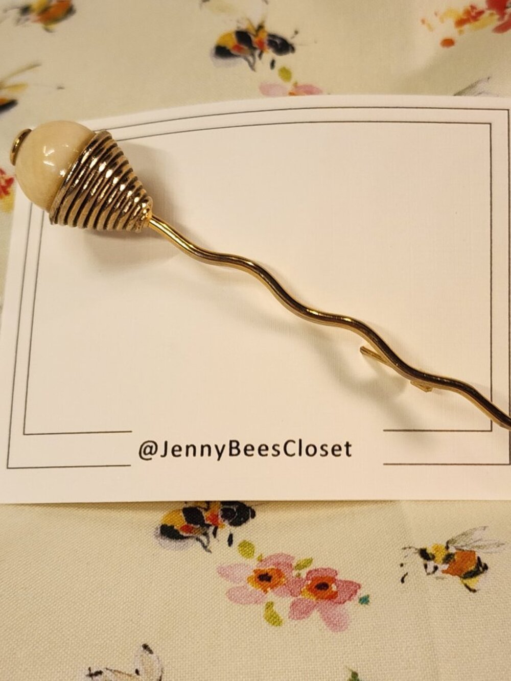 VINTAGE Gold-Tone Brooch Pin With Fluted Conical Topper & Cream-Colored Bead